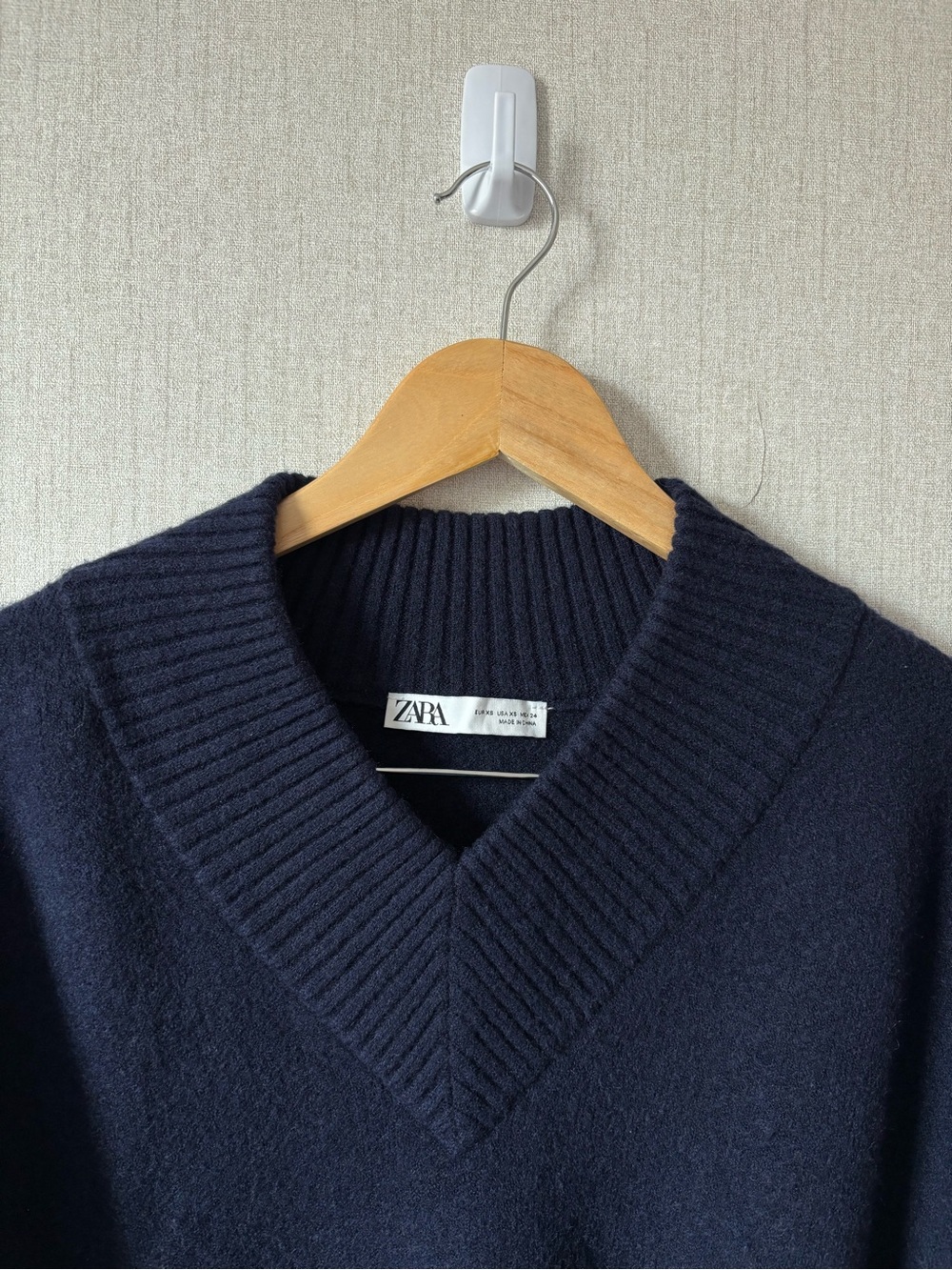 ZARA Navy Blue Women's V-Neck Sweater